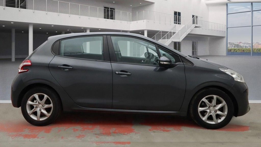 Used Peugeot 208 2014 for sale - 77188555: Photo 2