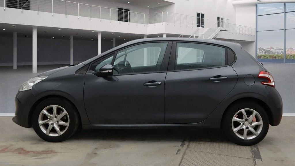 Used Peugeot 208 2014 for sale - 77188555: Photo 5