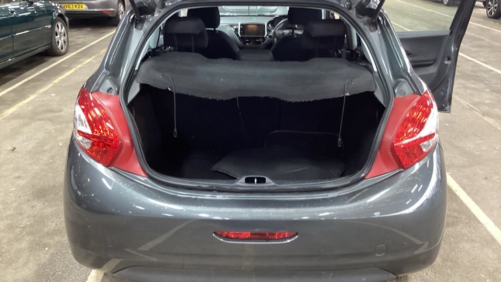 Used Peugeot 208 2014 for sale - 77188555: Photo 7