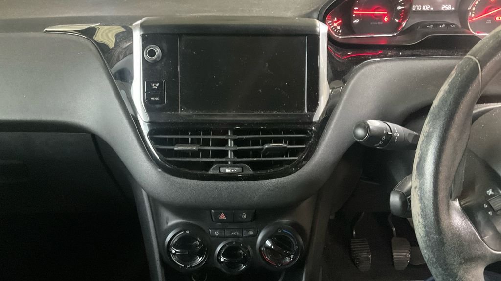 Used Peugeot 208 2013 for sale - 76570461: Photo 10