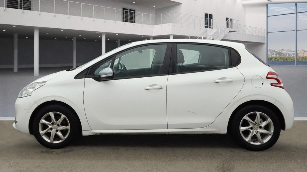 Used Peugeot 208 2013 for sale - 76570461: Photo 7