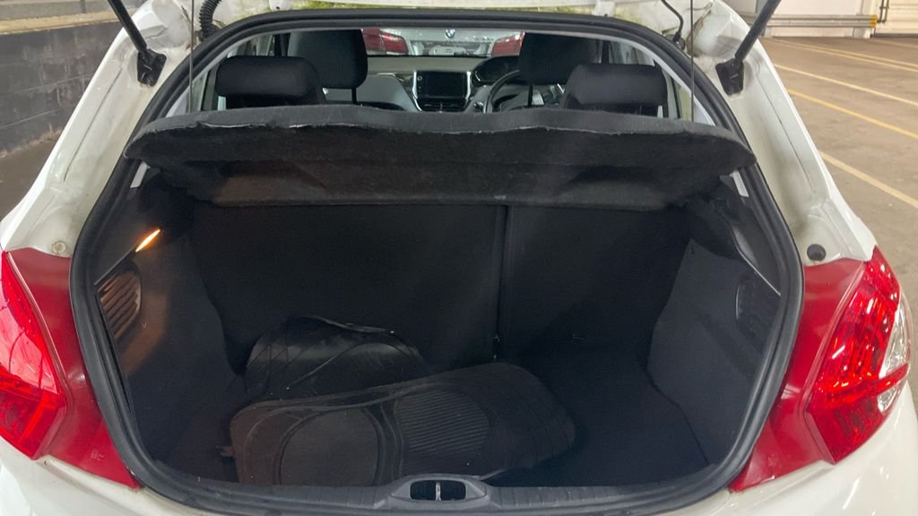 Used Peugeot 208 2013 for sale - 76570461: Photo 9