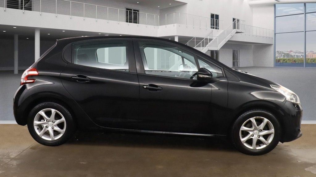 Used Peugeot 208 2014 for sale - 76570271: Photo 5