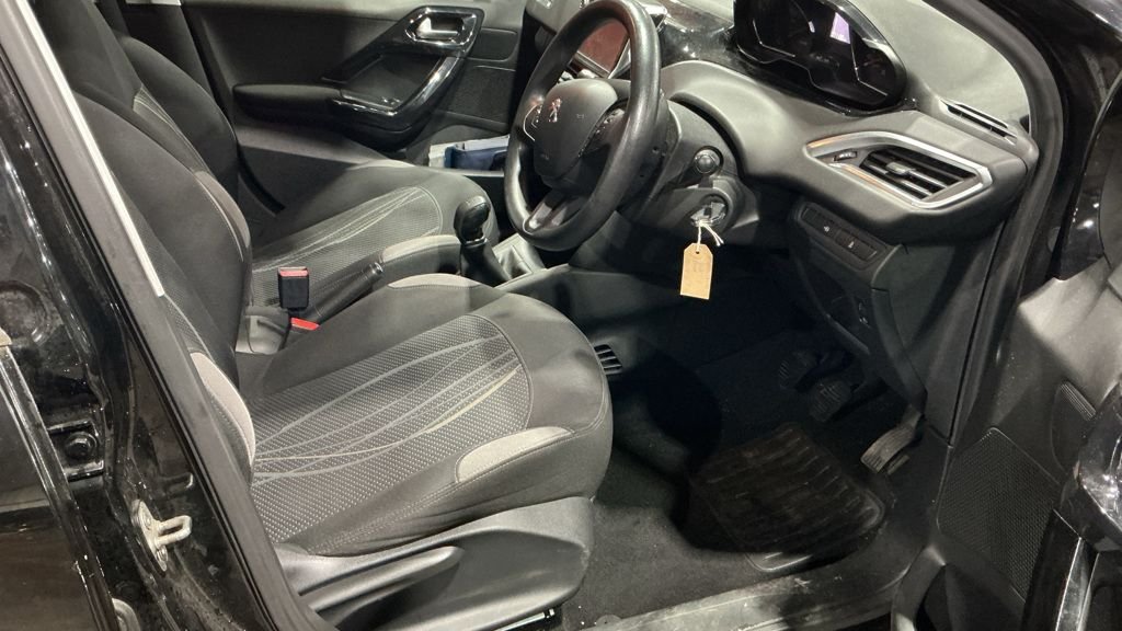 Used Peugeot 208 2014 for sale - 76570271: Photo 7