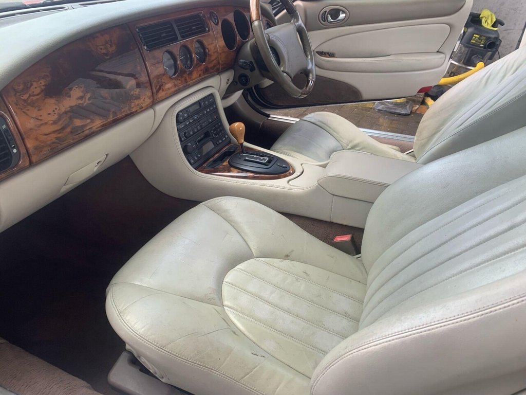 Used Jaguar XK8 1999 for sale - 77249892: Photo 11