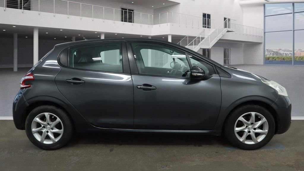 Used Peugeot 208 2014 for sale - 77967662: Photo 11