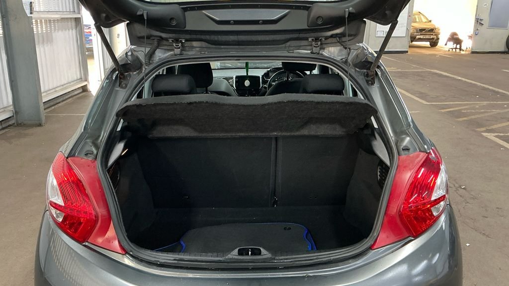 Used Peugeot 208 2014 for sale - 77967662: Photo 13