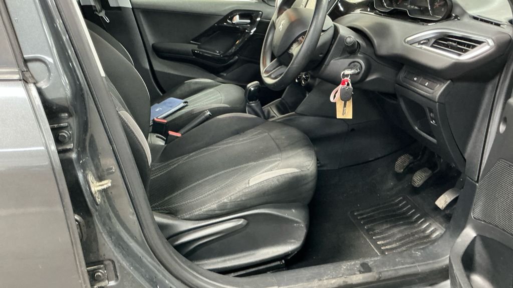 Used Peugeot 208 2014 for sale - 77967662: Photo 15