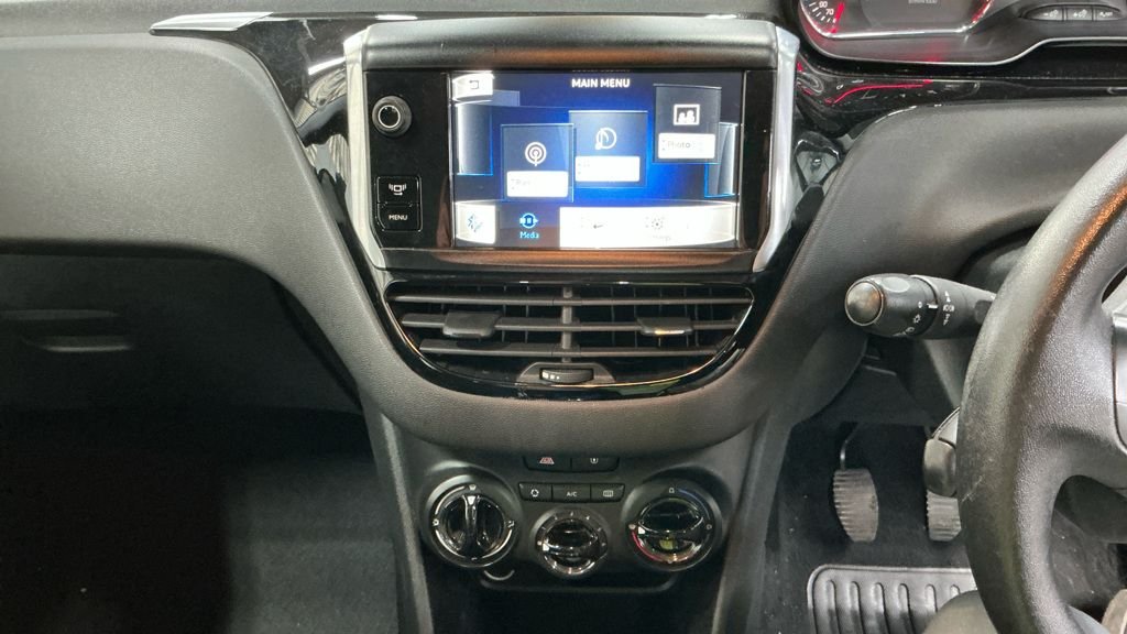 Used Peugeot 208 2014 for sale - 77967662: Photo 17