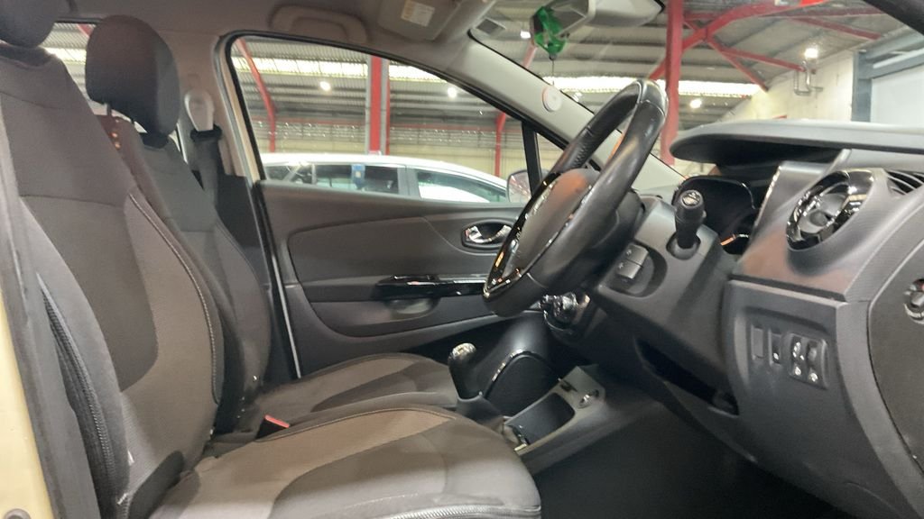 Used Renault Captur 2015 for sale - 77936860: Photo 10