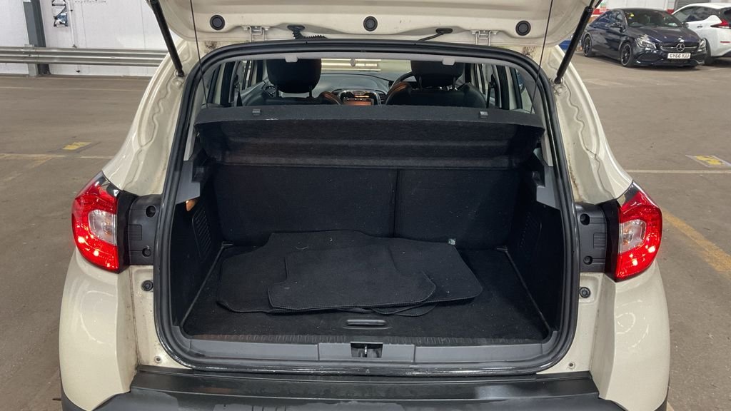 Used Renault Captur 2015 for sale - 77936860: Photo 8