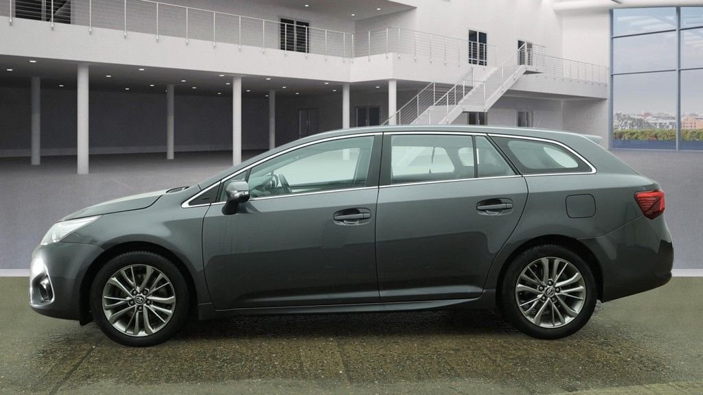 Used Toyota Avensis 2018 for sale - 77967671: Photo 12