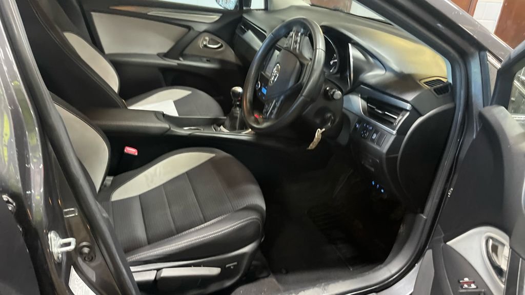 Used Toyota Avensis 2018 for sale - 77967671: Photo 15