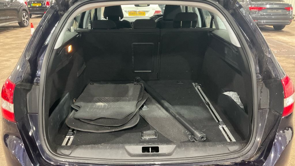 Used Peugeot 308 2015 for sale - 76883700: Photo 13