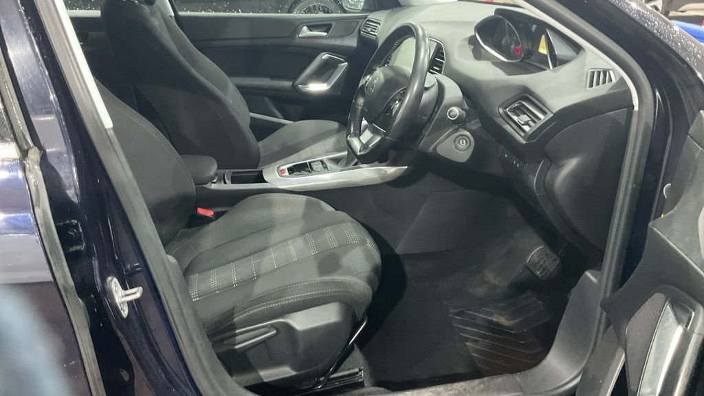 Used Peugeot 308 2015 for sale - 76883700: Photo 15