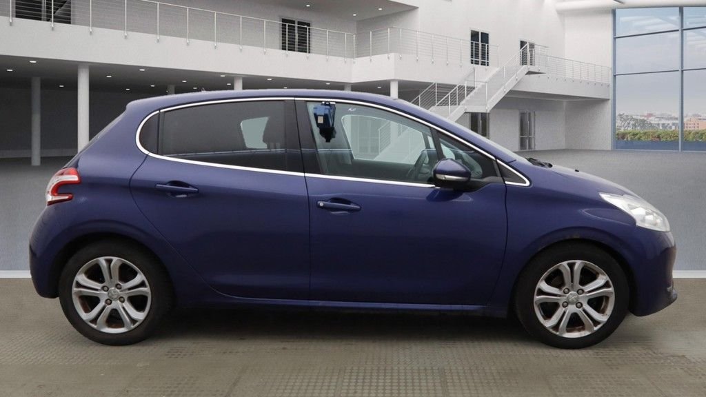 Used Peugeot 208 2015 for sale - 76604822: Photo 2