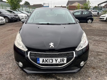 Peugeot - 208