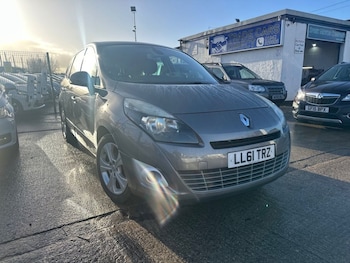 2011 (61) - 1.5 dCi Dynamique TomTom MPV 5dr Diesel EDC Euro 5 (110 ps)