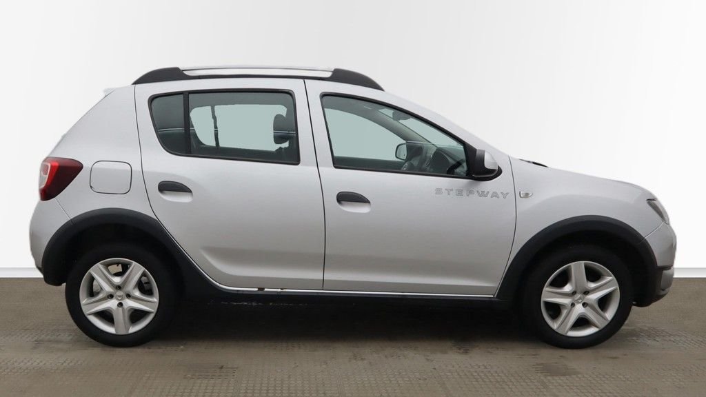 Used Dacia Sandero Stepway 2015 for sale - 77341480: Photo 2