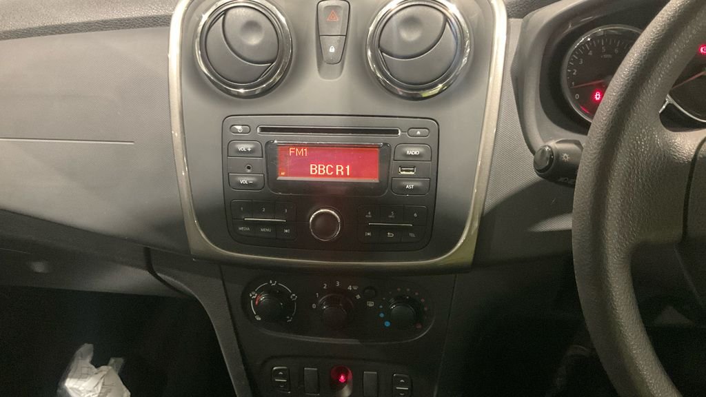 Used Dacia Sandero Stepway 2015 for sale - 77341480: Photo 8