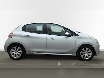 Used Peugeot 208 2012 for sale - 77053636: Photo