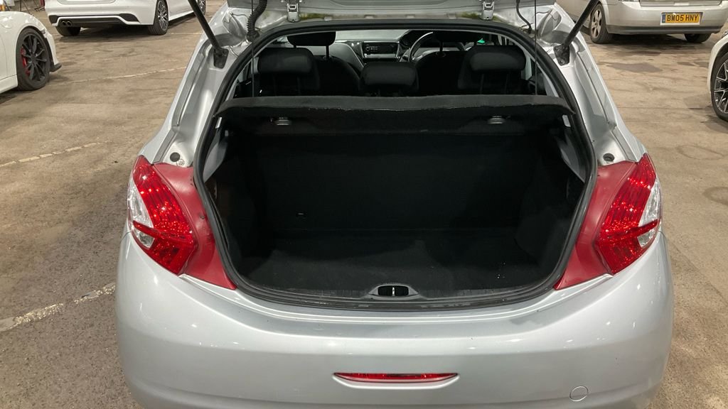 Used Peugeot 208 2012 for sale - 77053636: Photo 7