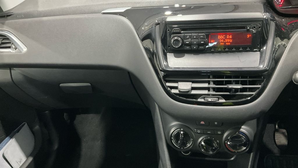 Used Peugeot 208 2012 for sale - 77053636: Photo 9