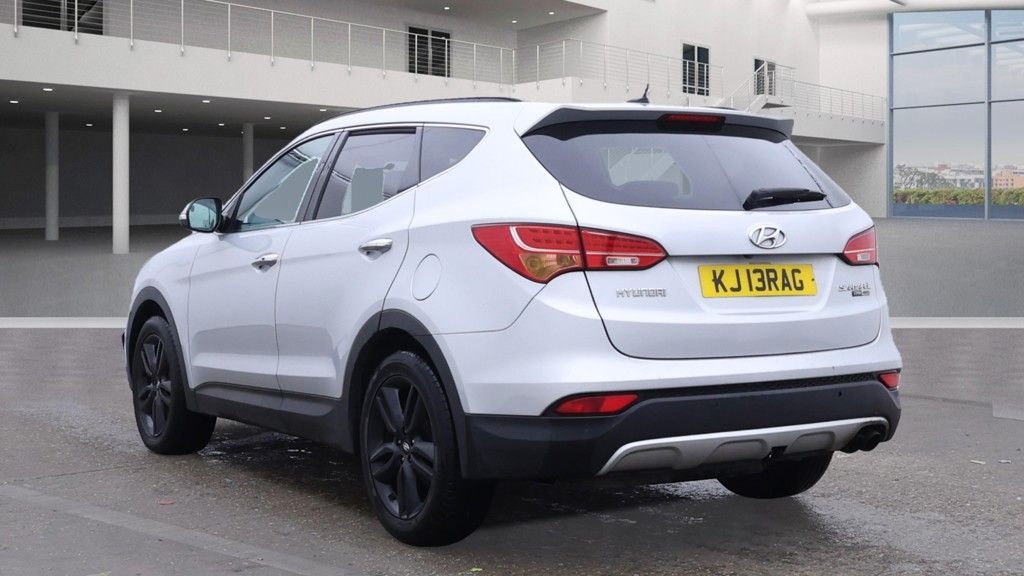 Used Hyundai Santa Fe 2015 for sale - 76010373: Photo 3