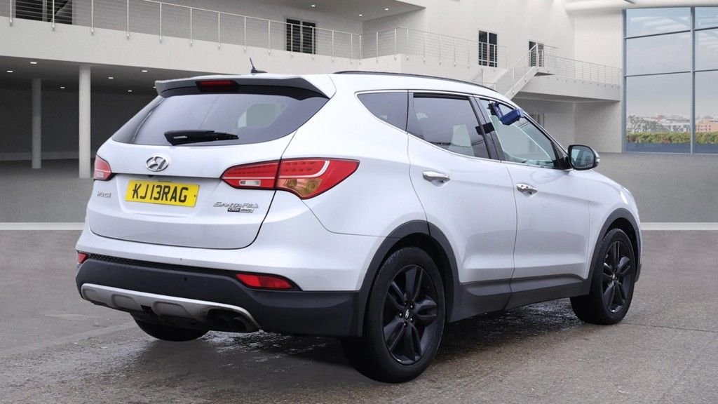 Used Hyundai Santa Fe 2015 for sale - 76010373: Photo 4