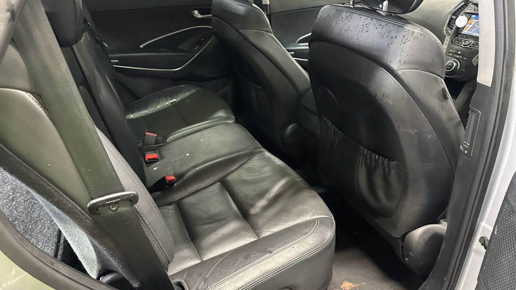 Used Hyundai Santa Fe 2015 for sale - 76010373: Photo 8