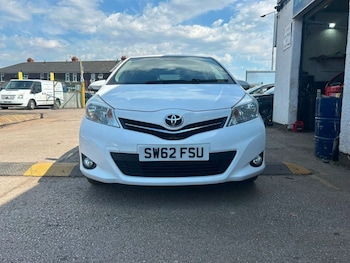 Used Toyota Yaris 2013 for sale - 79539142: Photo