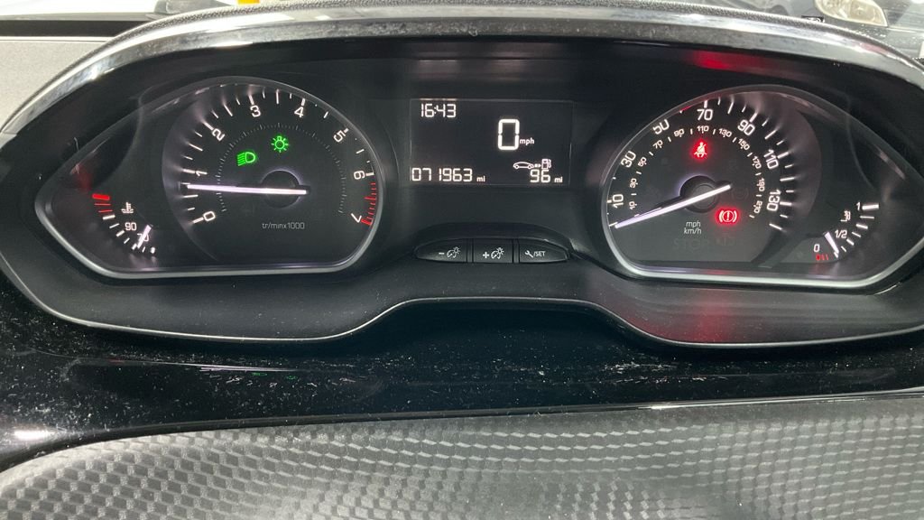 Used Peugeot 208 2015 for sale - 77720421: Photo 8