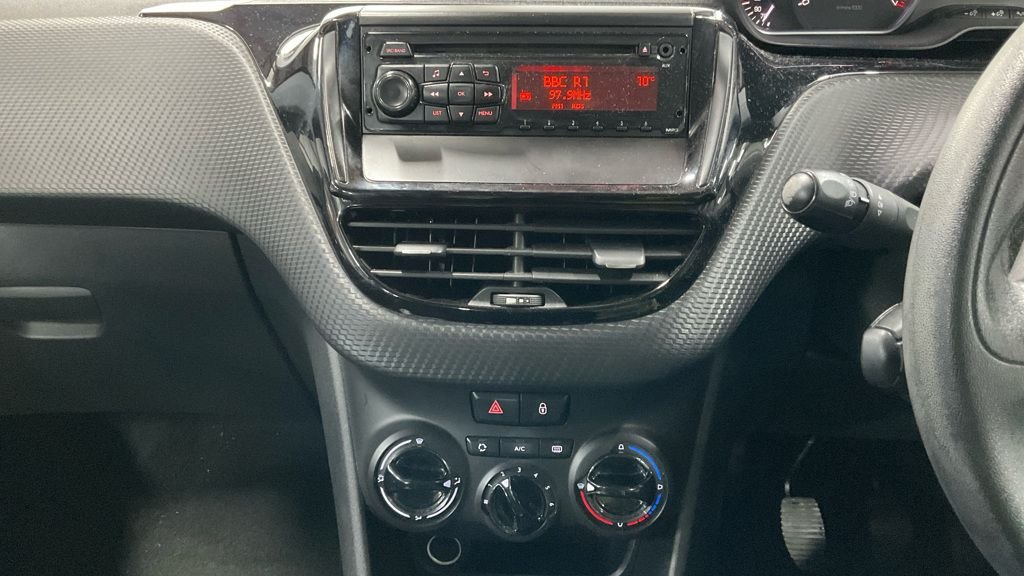 Used Peugeot 208 2015 for sale - 77720421: Photo 9