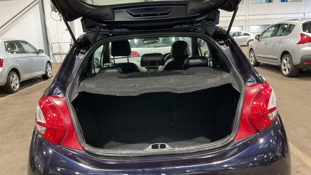 Used Peugeot 208 2014 for sale - 78030764: Photo 8