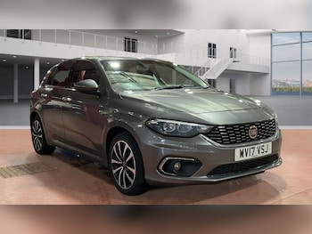 2017 (17) - 1.6 Multijet Lounge 5dr