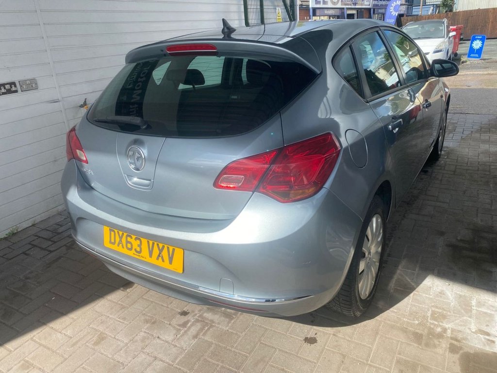 Used Vauxhall Astra 2013 for sale - 76376087: Photo 2