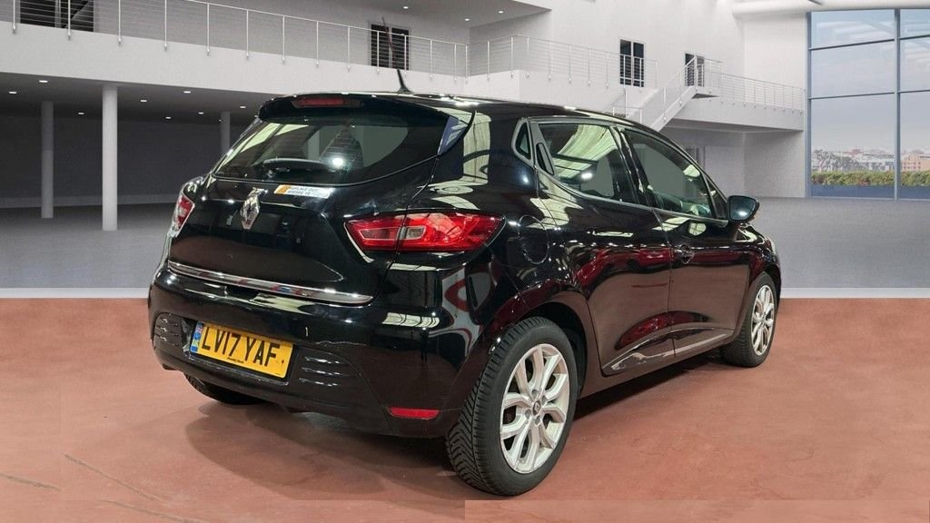 Used Renault Clio 2017 for sale - 76546601: Photo 2