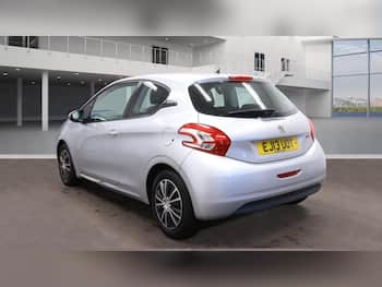 Used Peugeot 208 2013 for sale - 79643679: Photo
