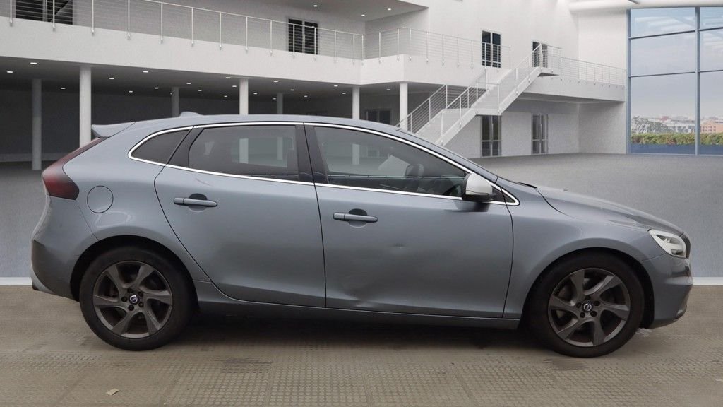 Used Volvo V40 2016 for sale - 77089413: Photo 5