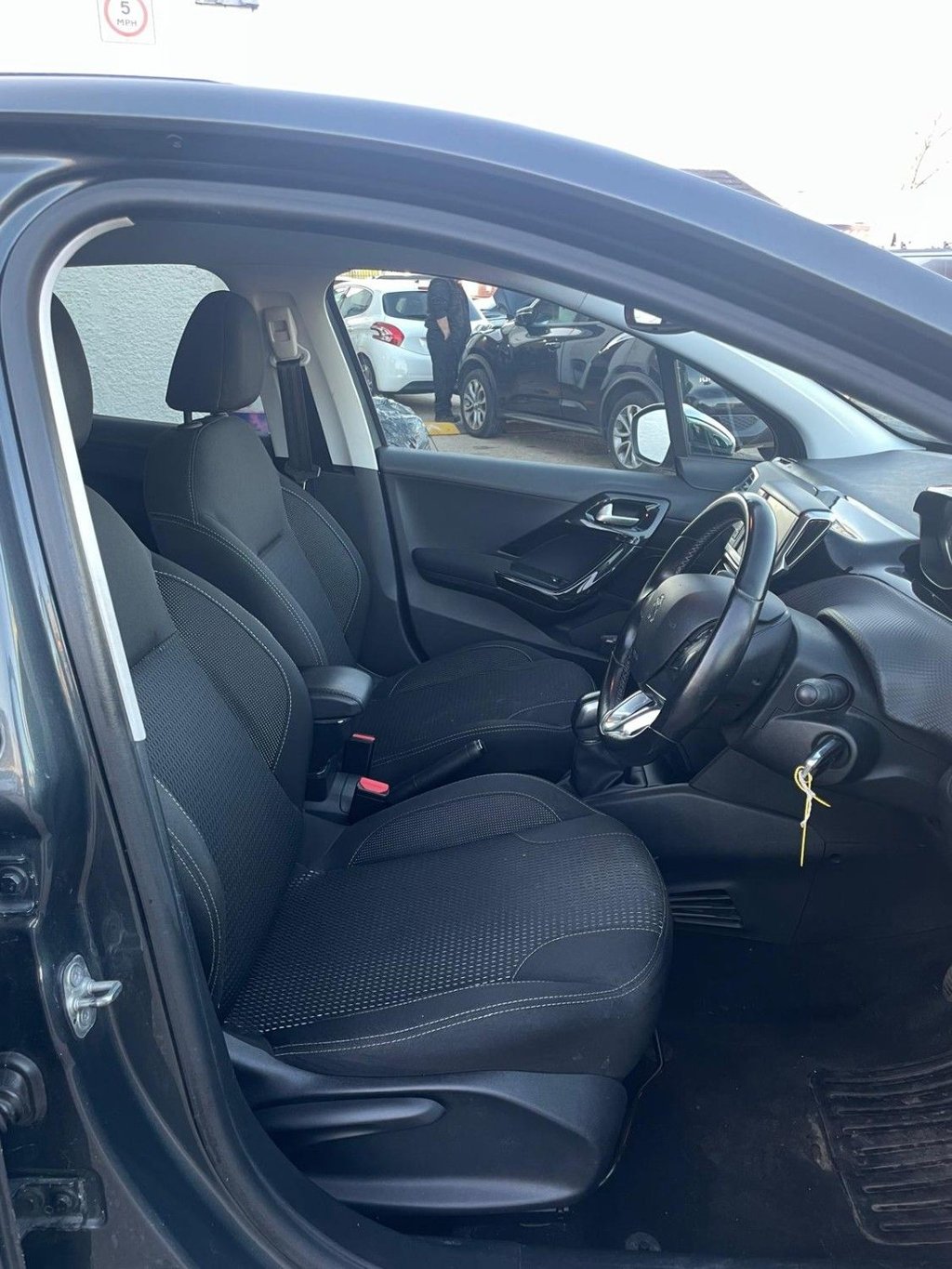 Used Peugeot 208 2016 for sale - 76496776: Photo 11