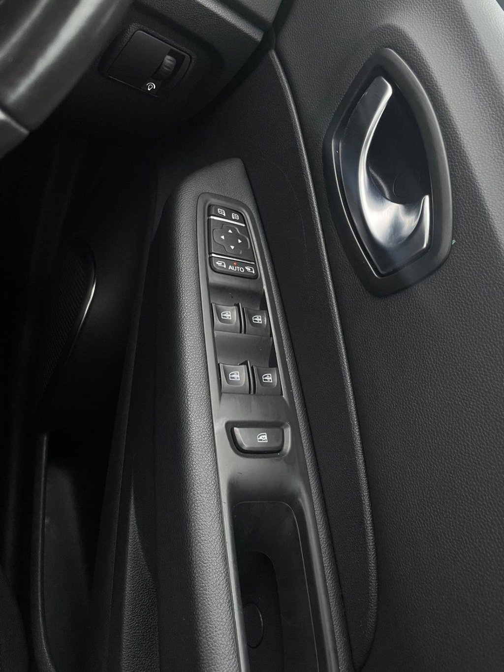 Used Renault Captur 2017 for sale - 76430266: Photo 23