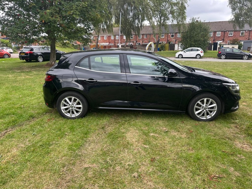 Used Renault Megane 2017 for sale - 76376289: Photo 10