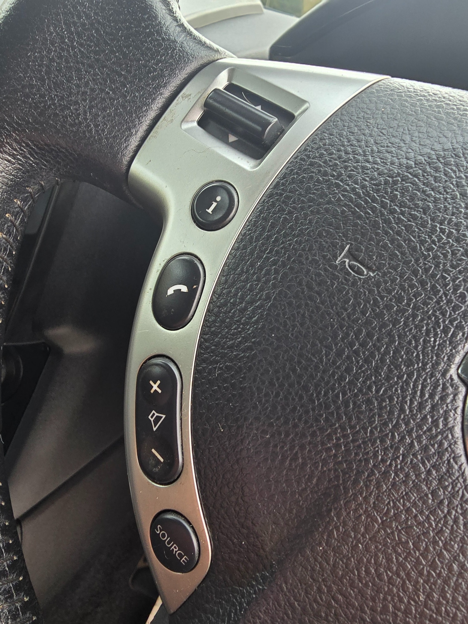 Used Nissan Qashqai 2010 for sale - 76461598: Photo 10