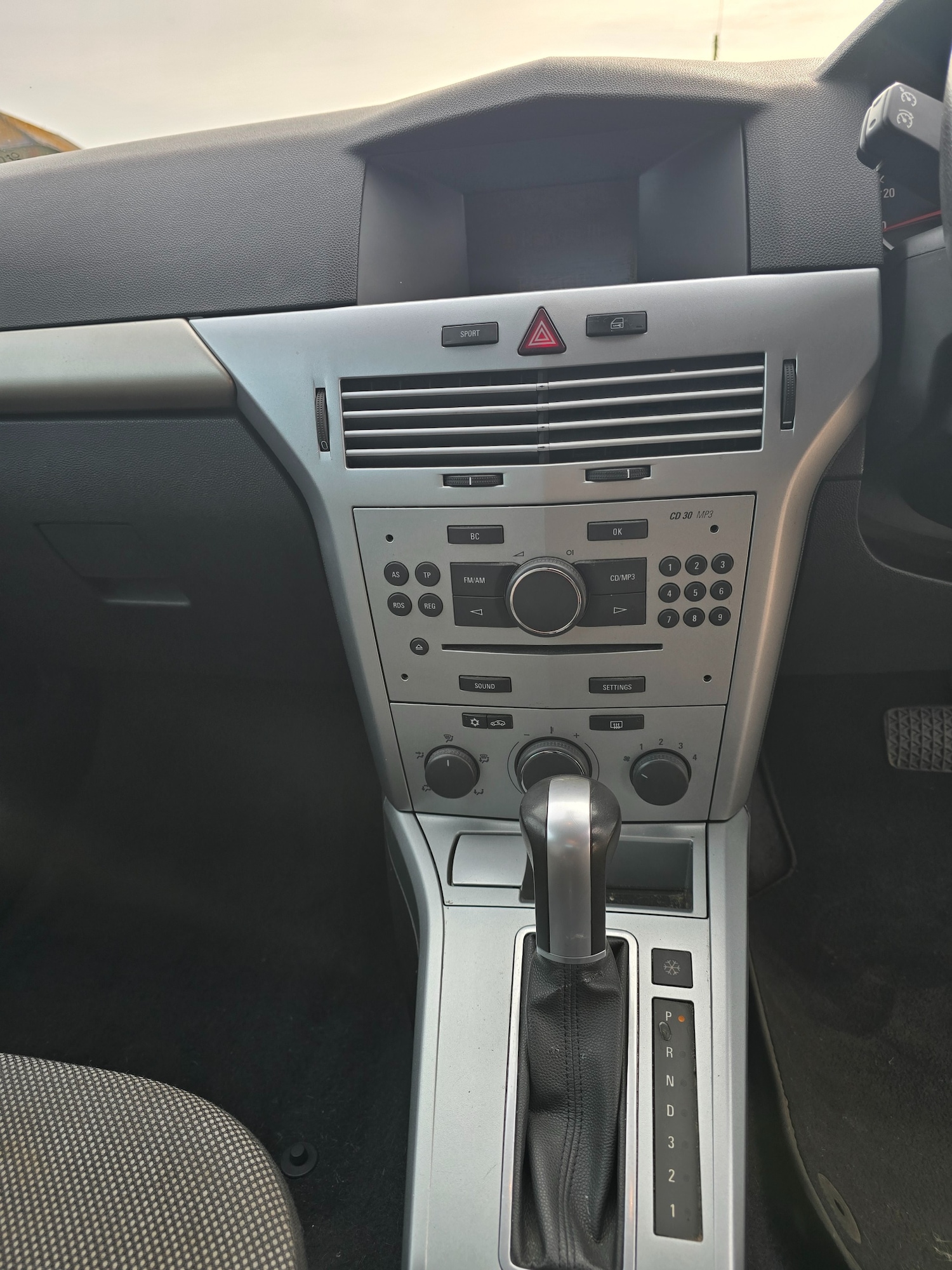 Used Vauxhall Astra 2010 for sale - 78196850: Photo 9