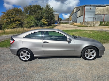 Used Mercedes-Benz C-Class 2005 for sale - 75874397: Photo