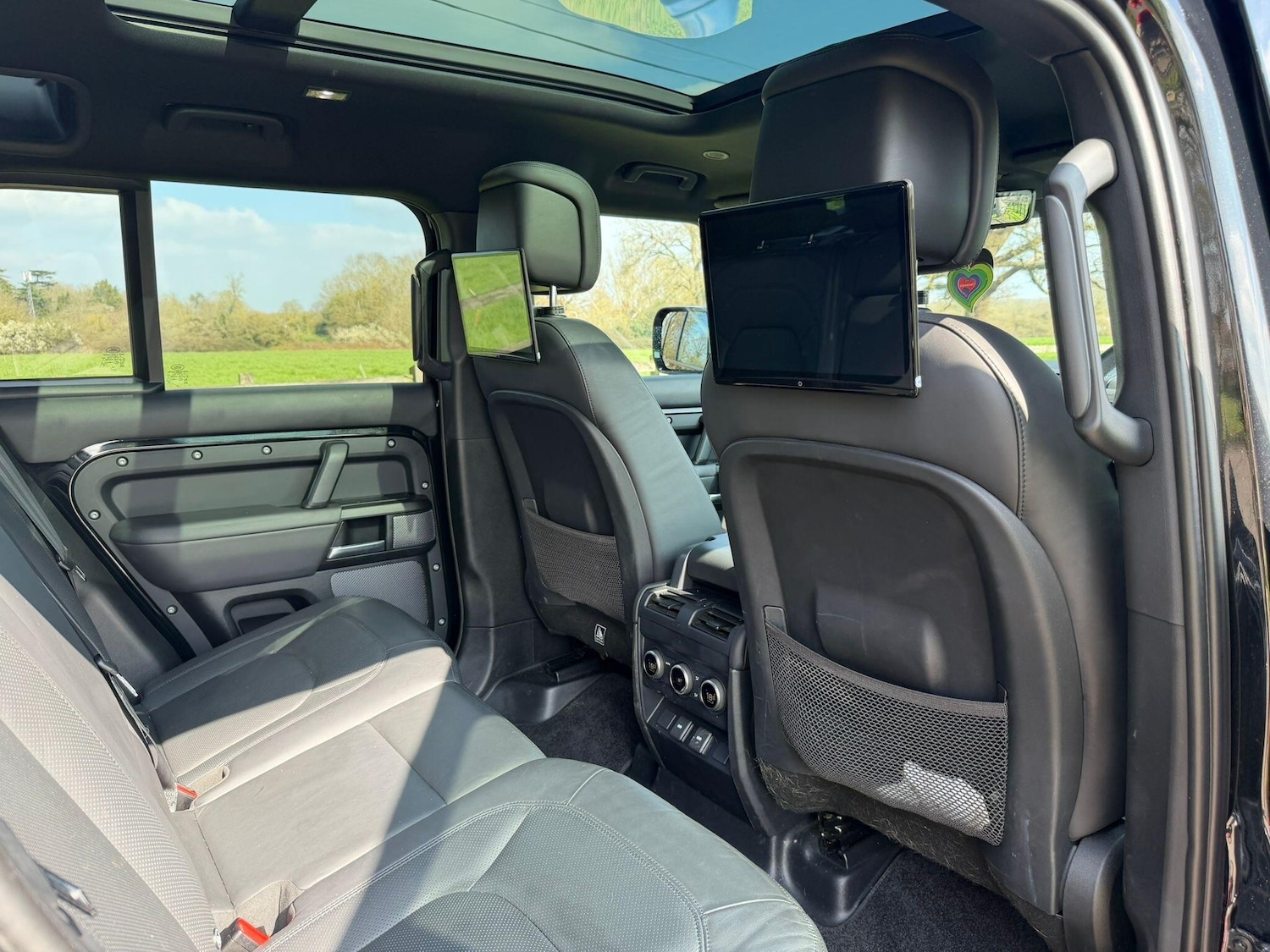 Used Land Rover Defender 2023 for sale - 77982530: Photo 11