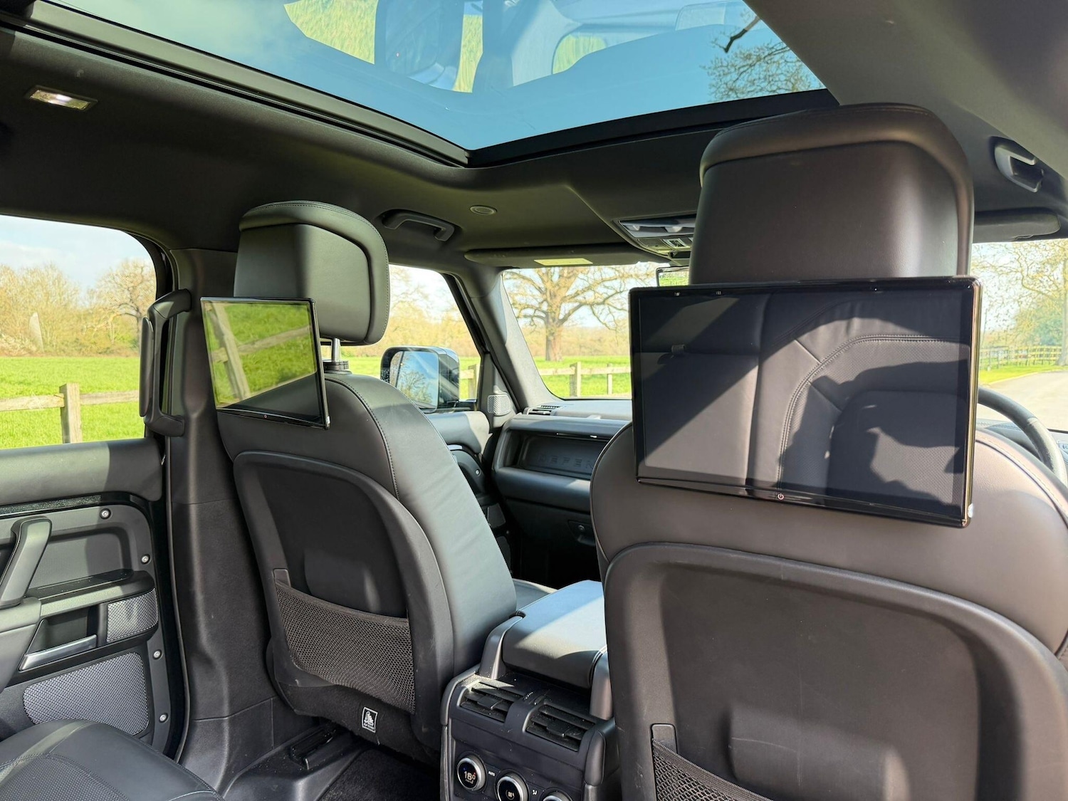 Used Land Rover Defender 2023 for sale - 77982530: Photo 13