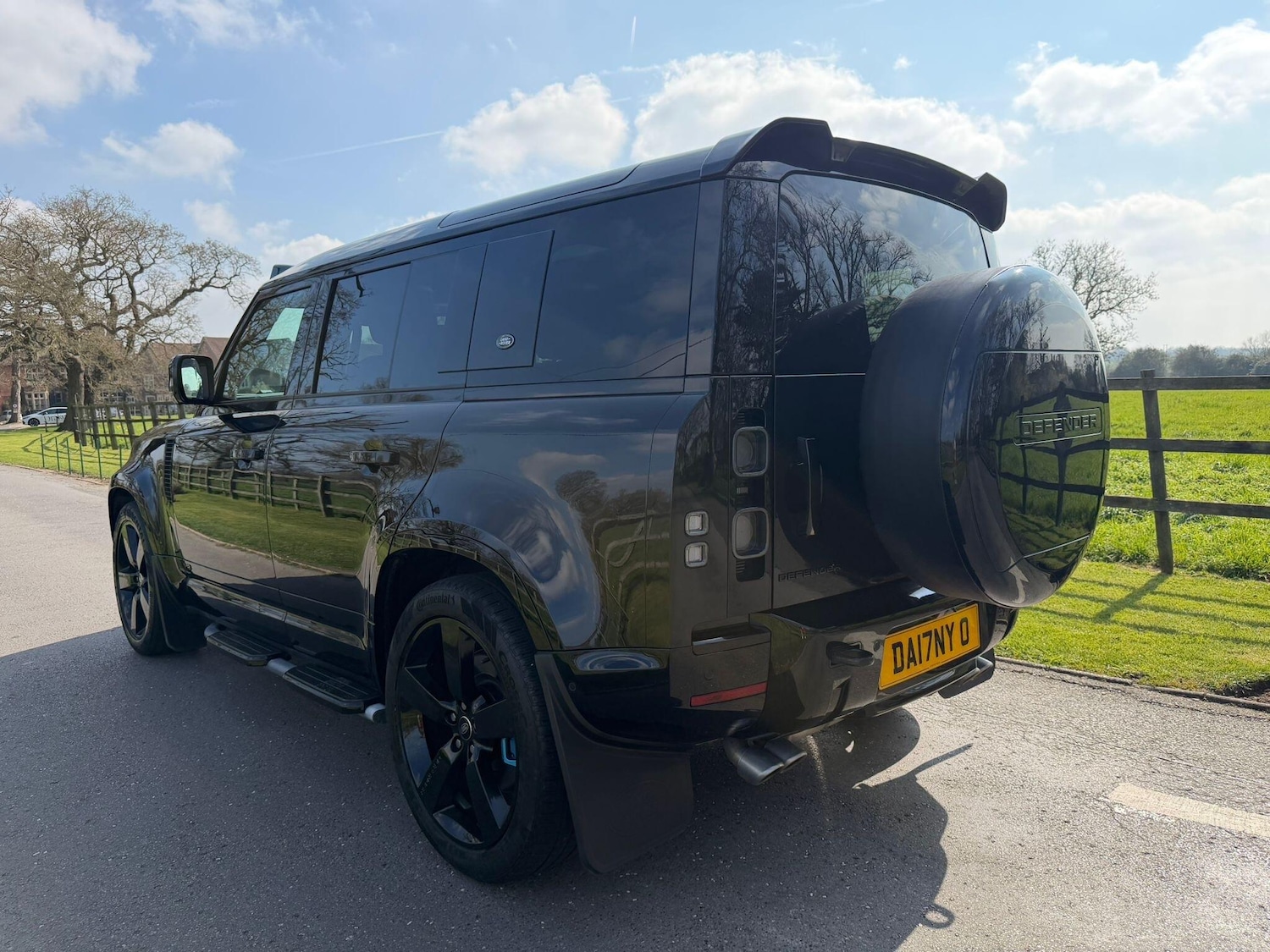 Used Land Rover Defender 2023 for sale - 77982530: Photo 7