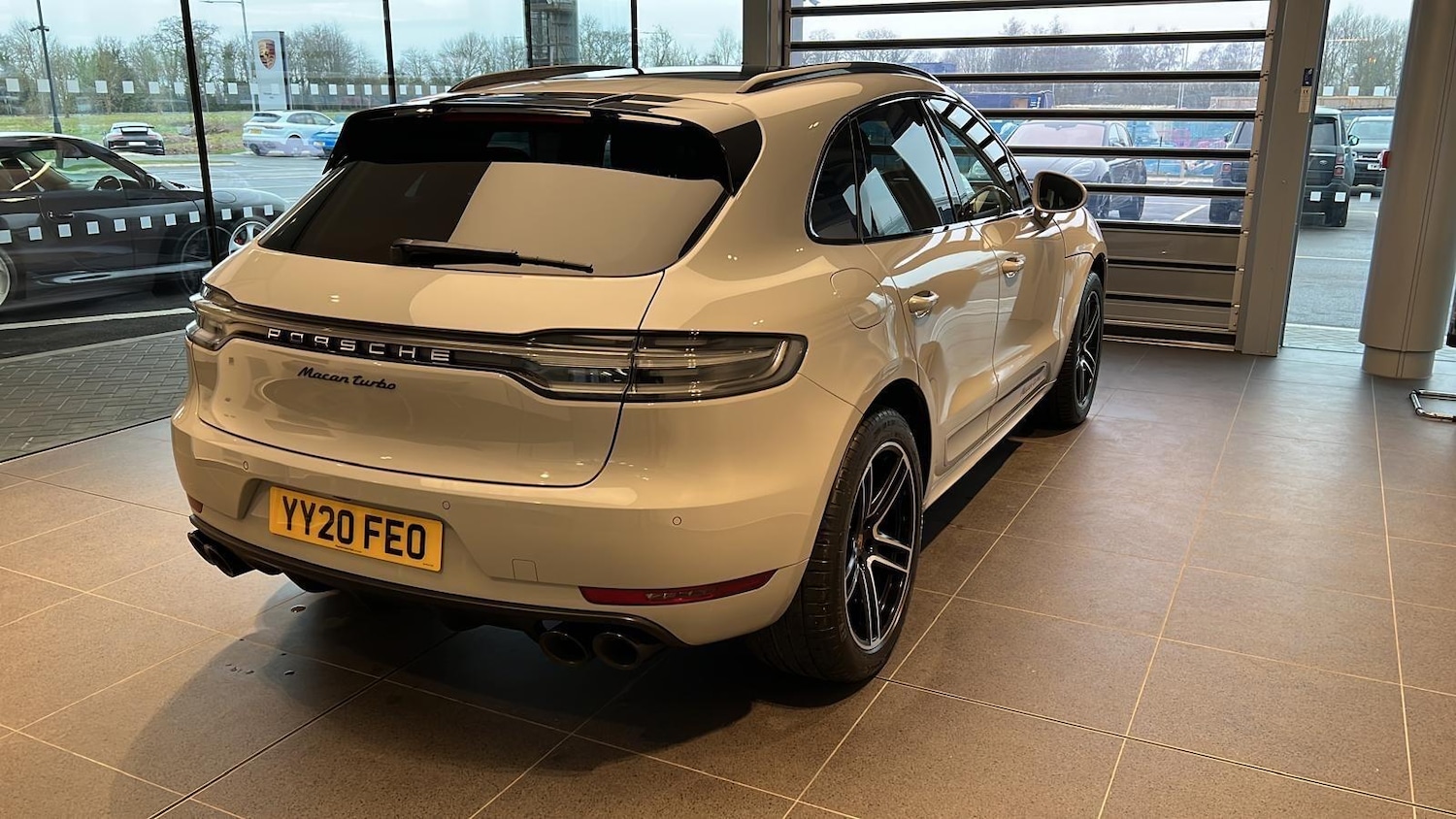 Used Porsche Macan 2020 for sale - 77238600: Photo 2