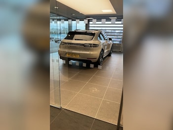 Used Porsche Macan 2020 for sale - 77238600: Photo